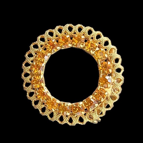 Jewelry - Beautiful Vintage Gold And Rhinestone Brooch